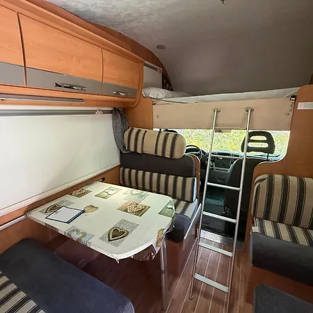 Kamp alanı Camper In Sorrento With Pool & Access
