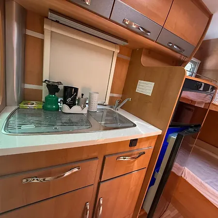 Kamp alanı Camper In Sorrento With Pool & Access