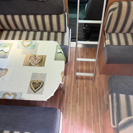 Camper In Sorrento With Pool & Access Kamp alanı